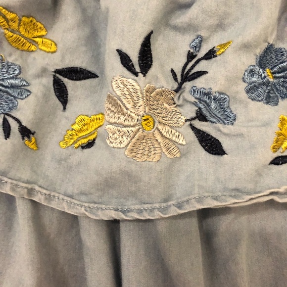 Denim off the shoulder romper - Picture 2 of 4